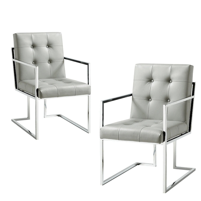 Ensemble de deux chaises de salle à manger capitonnées en simili cuir gris clair et argent métallisé avec accoudoirs