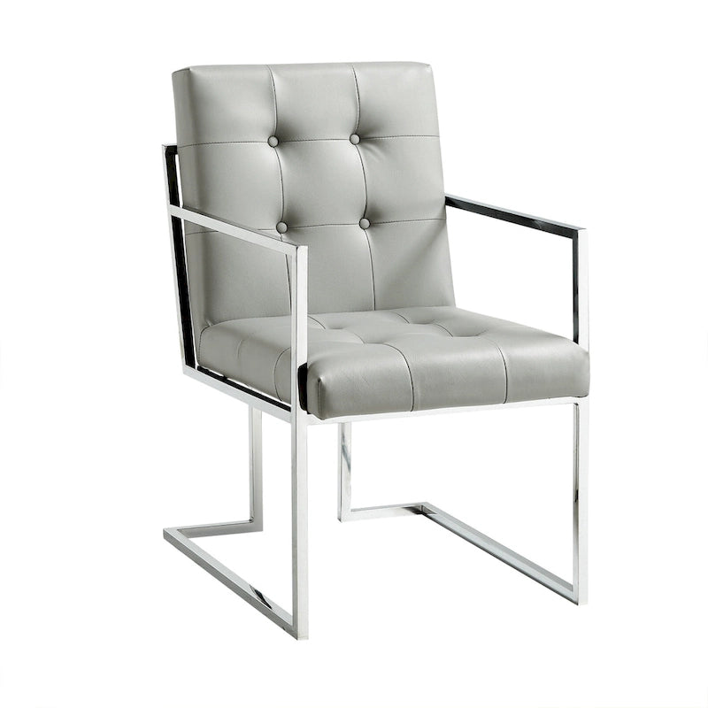 Ensemble de deux chaises de salle à manger capitonnées en simili cuir gris clair et argent métallisé avec accoudoirs